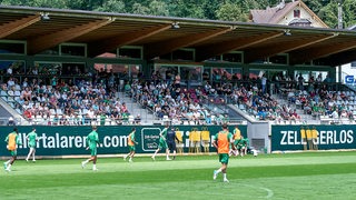 Eindrücke aus dem Sommer-Trainingslager, das Werder Bremen im Alpenidyll des österreichischen Zillertals verbringt und von einigen Fans begleitet wird.