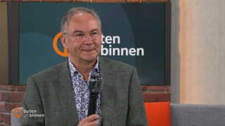Hans-Michael Mühlenfeld zu Gast im Studio von buten un binnen.