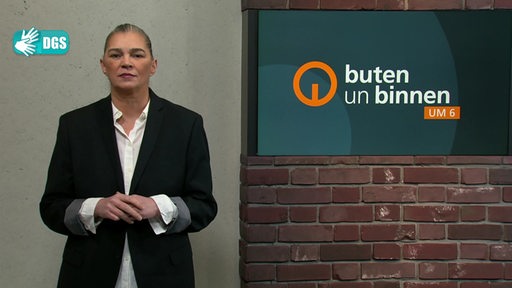 Die Gebärdendolmetscherin Gunda Helmes im Studio von buten un binnen.