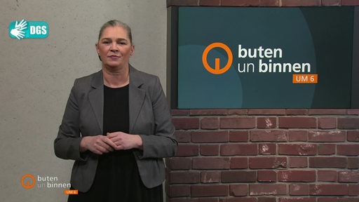 Die Gebärdendolmetscherin Gunda Helmes im Studio von buten un binnen