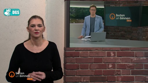 Gebärden-Dolmetscherin Gunda Helmes im Studio von buten un binnen, im Hintergrund Moderator Felix Krömer.