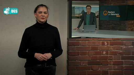 Gebärden-Dolmetscherin Gunda Helmes im Studio von buten un binnen.