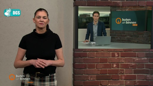 Gebärdensprecherin Gunda Helmes im Studio von buten un binnen.