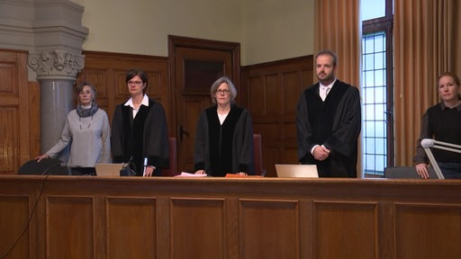 Die Staatsanwaltschaft beim Prozessauftakt im Gericht. 