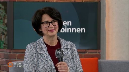 Gesundheitssenatorin Claudia Bernhard zu Gast im Studio von buten un binnen.