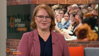 Die Soziologin und Unternehmensberaterin Ruth Müntinga zu Gast im Studio von buten un binnen.