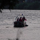 Ein Boot der Wasserschutzpolizei ist auf der Weser zu sehen.