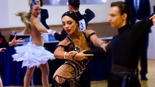 Luna Albanese und Dimitri Kalistov, Junioren des Grün-Gold-Clubs bei einer Tanzperformance