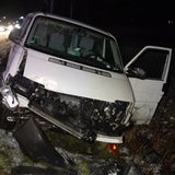 Ein verunfalltes Auto in Bassum, das wegen Glatteis ins Schleudern geraten ist.