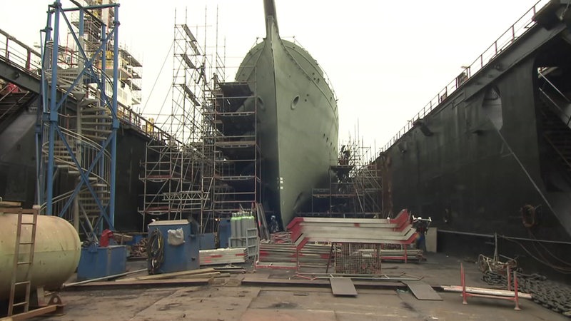 Die Gorch Fock in der Fassmer-Werft, in der sie repariert wird.
