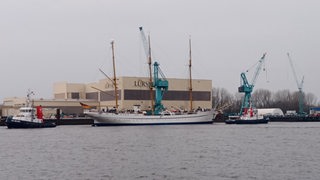 Das Segeschulschiff "Gorch Fock" an der Pier der Lürssen-Werft.