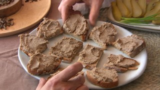 Brot mit Wurst aus Insekten.