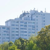 Ein großes Mehrfamilienhaus in Bremen-Vegesack, die Grohner Düne, in Bremen-Vegesack.