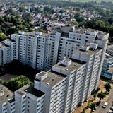 Die Grohner Düne, ein großer Wohnblock aus der Vogelperspektive