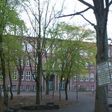 Die Grundschule Stader Straße von außen.