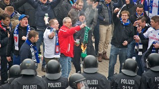 Fans und Polizei beim Werderspiel