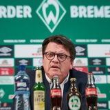 Werder-Präsident Hubertus Hess-Grunewald spricht bei einer Pressekonferenz.