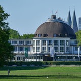 Das Parkhotel in Bremen von außen. 