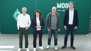 Der neue Werder-Aufsichtsrat stellt sich zum Gruppenbild auf.