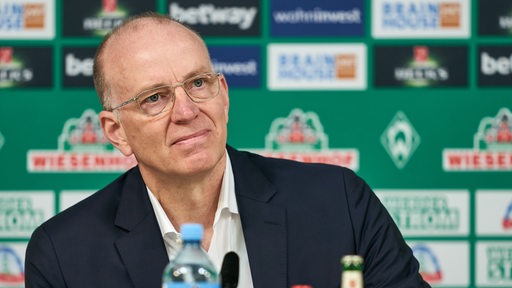 Werders Aufsichtsratchef Marco Fuchs bei einer Pressekonferenz.