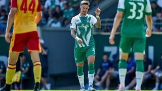 Marco Friedl gestikuliert mit dem Finger.