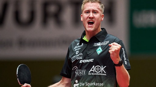 Werders Tischtennis-Profi Mattias Falck schreit seine Freude über seinen Sieg heraus.
