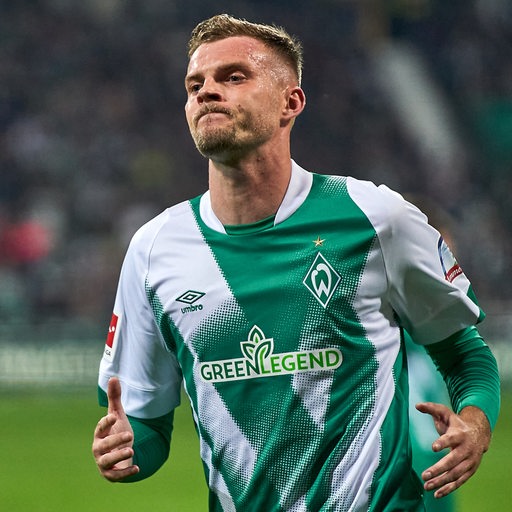 Werder-Stürmer Marvin Ducksch läuft mit frustriertem Gesicht auf dem Spielfeld.
