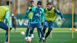 Leonardo Bittencourt beim Dribbling im Training.