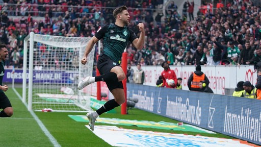 Werder-Torjäger Niclas Füllkrug bejubelt seinen Ausgleichstreffer in Mainz.