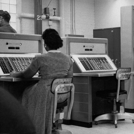 Frauen arbeiten in der EDV in den USA um 1957