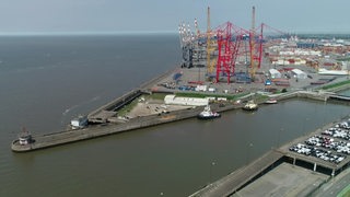 Eine Luftaufnahme vom Bremerhavener Hafen.