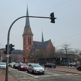Blick auf eine Kirche.