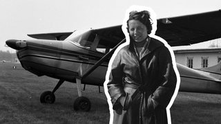 Pilotin Hanna Kunath steht vor einem Flugzeug (Montage)