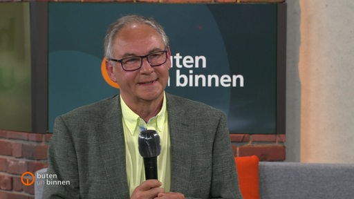 Der Vorsitzender des Bremer Hausärzteverbands Hans-Michael Mühlenfeld im buten un binnen Studio. 