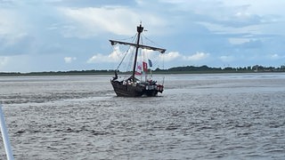 Seenotretter bei der Bremer Hansekogge Ubena im Einsatz