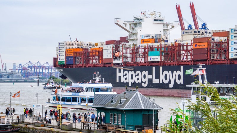 Hapag-Lloyd Containerschiff Valparaiso Express.