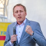 Der Spitzenkandidat der FDP Bremen für Bremerhaven, Hauke Hilz, hält eine Rede