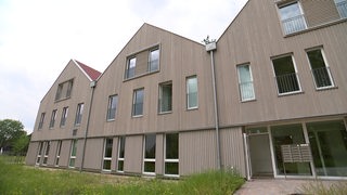 Eine Häuserreihe mit Wohnungen der Maribondo de Floresta-Stiftung im Bremer Osten.