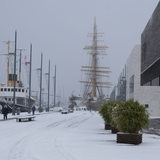 In den Havenwelten in Bremerhaven liegt Schnee.