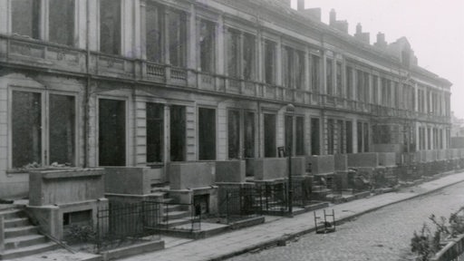 Historische Aufnahme der zerstörten Helenenstraße nach einem Bombenangriff