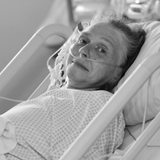 Nadine Hyseni im Krankenhaus.