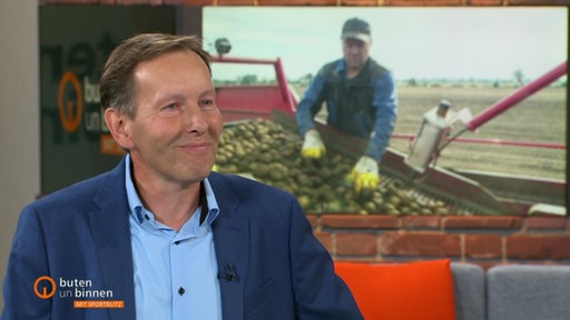 Hilmer Gardbade im Studio von buten un binnen.