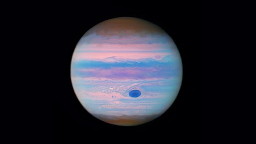 Eine ultraviolett Ansicht des Jupiters, aufgenommen mit dem Hubble Teleskope.