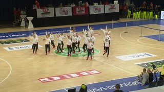 Mehrere jüngere Tänzer bei der Weltmeisterschaft in Bremerhaven.