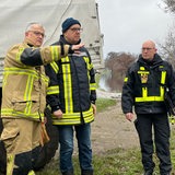 Bürgermeister Bovenschulte besucht das Hochwassergebiet.