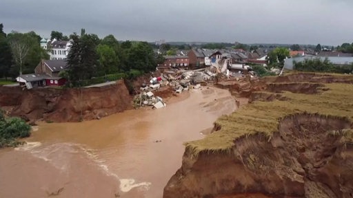 Ein Bild aus dem Katastrophengebiet in Deutschland indem durch Hochwasser ganze Städte überschwemmt und zerstört worden sind.