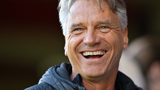 Trainer Horst Steffen lacht