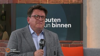 Hubertus Hess-Grunewald im Studio von buten un binnen.