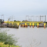 Bauarbeiter arbeiten an der Huntebrücke bei Elsfleth.