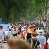 Am Anreisetag des Hurricane-Festivals sind schon rund die Hälfte der erwarteten 80.000 Besucher in Scheeßel angekommen.